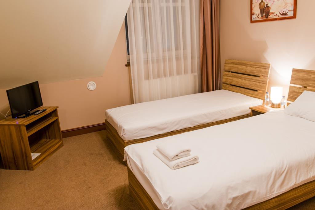 Hotel - Restauracja Platan Sędziszów Małopolski Extérieur photo